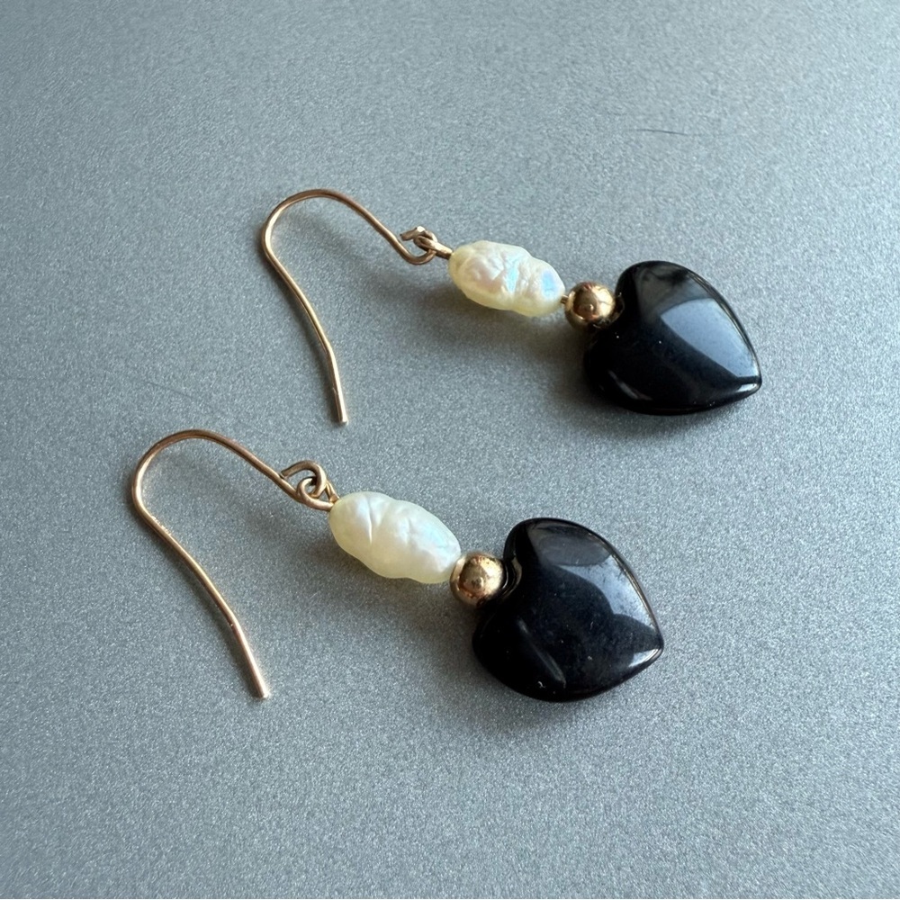 Vintage 14k Gold Onyx Heart And Freshwater Pearl Dangle Hook Earrings - Picture 3 of 7